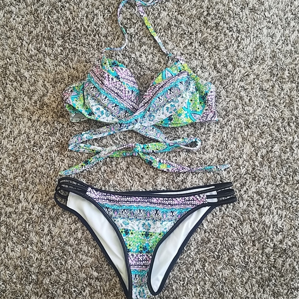 Paisley print VS bikini